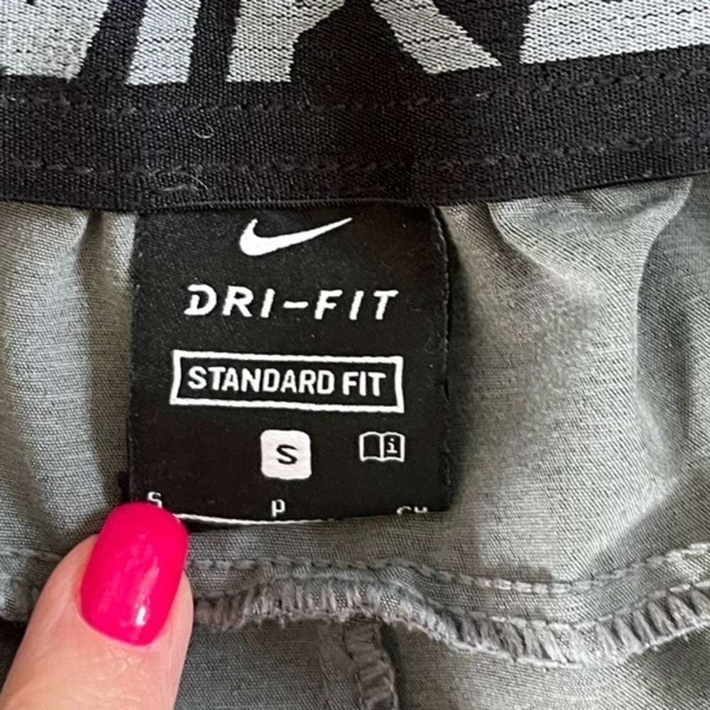 NIKE DriFit Shorts Dark Grey Heather Black Pockets Swoosh Performance Small - Picture 5 of 5